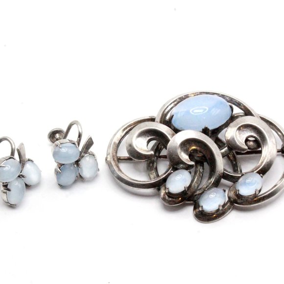 WRE Signed Sterling Silver Faux Moonstone Cabochon 40's Brooch Demi Set - Picture 4 of 11